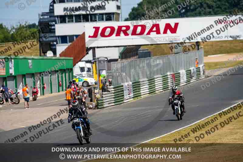 Vintage motorcycle club;eventdigitalimages;mallory park;mallory park trackday photographs;no limits trackdays;peter wileman photography;trackday digital images;trackday photos;vmcc festival 1000 bikes photographs